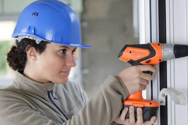 Professional Woman Using Cordless Drill — Stock Photo, Image