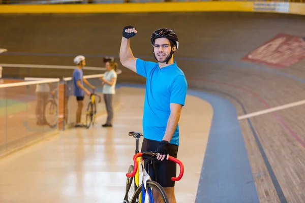 Portret Szczęśliwego Zwycięzcy Wyścigu Rowerowego — Zdjęcie stockowe