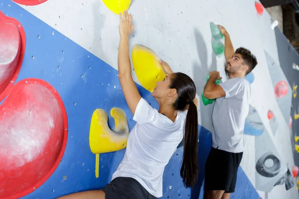 Man Woman Training Indoor Climbing Gym Wall — Stock Photo, Image