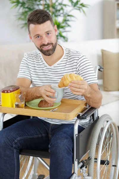 Homem Deficiente Entusiasta Ter Uma Grande Manhã — Fotografia de Stock
