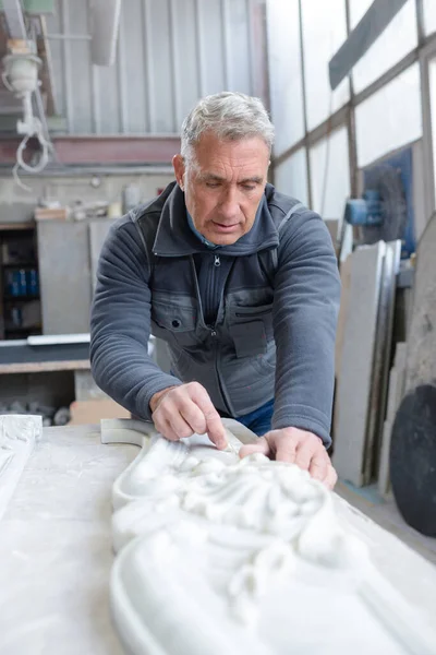 Man Sculpting Plaster — Stock Photo, Image