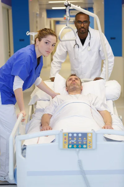 Ein Notfall Operationsteam Krankenhaus — Stockfoto