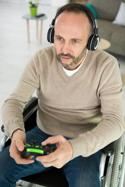 Älterer Mann Rollstuhl Spielt Computerspiel — Stockfoto