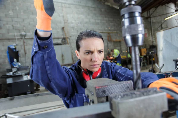 Woman Worke Using Pedestal Drill Work Piece — Stock Photo, Image