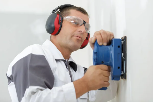 Trabajador Yeso Con Lijadora Relleno Pared —  Fotos de Stock