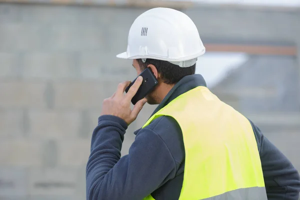 Construction Worker Talking Phone — Stock Photo, Image