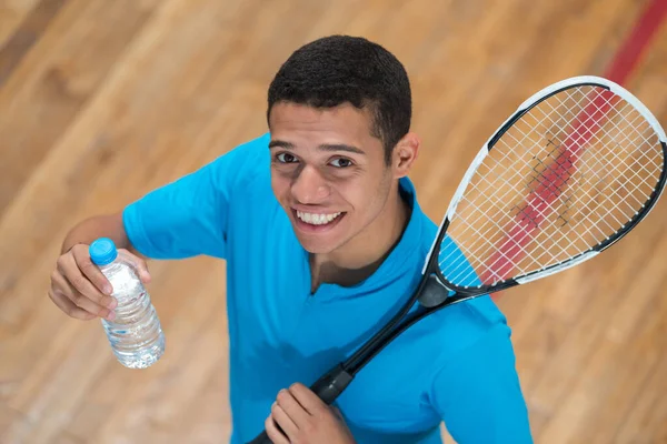Joven Relajante Después Jugar Tenis — Foto de Stock