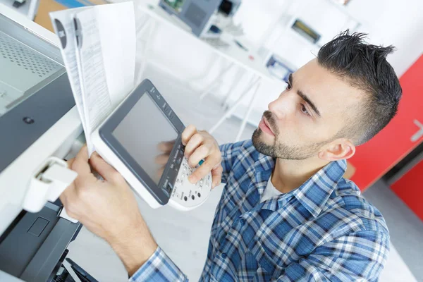 Man Checking Screen Printer — Stock Photo, Image