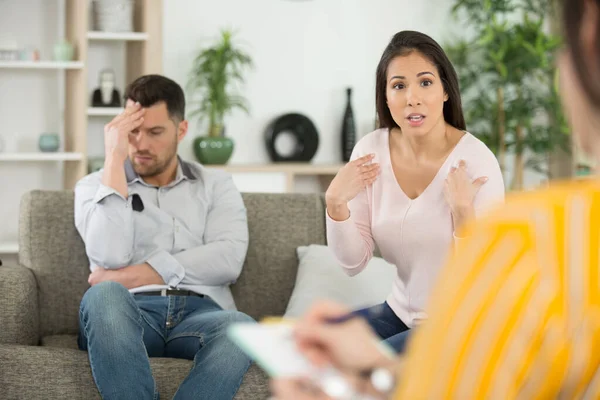 Frustrated Woman Speaking Therapist Couples Therapy — Stock Photo, Image
