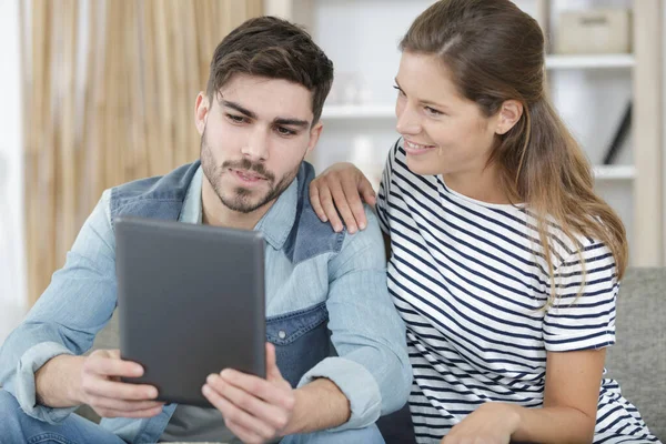 Couple Using Digital Tablet Together — Stock Photo, Image