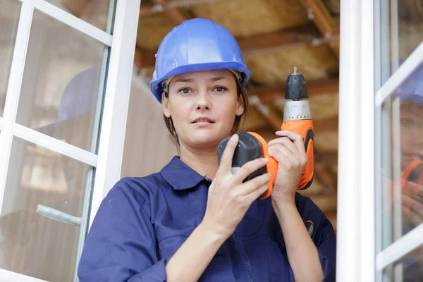 Woman Toolbelt Using Drill — Stock Photo, Image