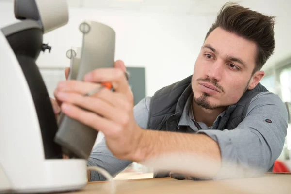 Professional Young Worker Fixing Coffee Maker — Stock Photo, Image