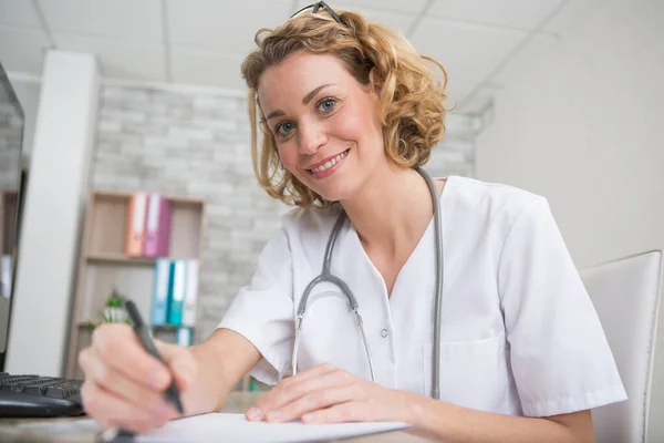 Female Doctor Office Working Computer — Stock Photo, Image