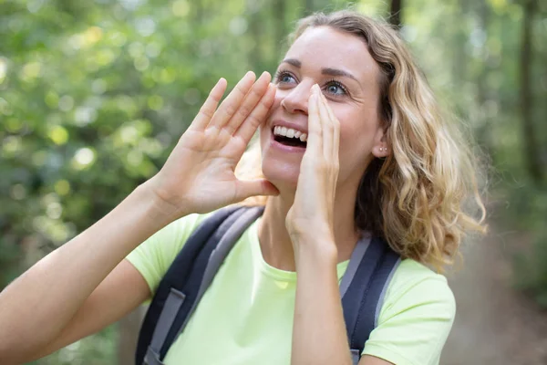 Hiker Girl Shouting Announcing Something Outdoors — Stock Photo, Image