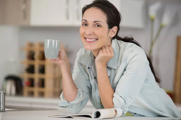 Close Beautiful Woman Holding Mug Fresh Coffee — Stock Photo, Image