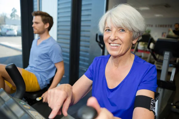 Elderly Fit Woman Gym — Stock Photo, Image
