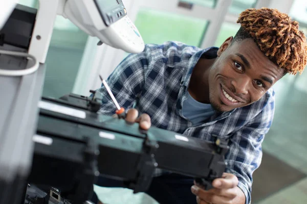 Happy Male Technician Fixing Printer — Stock Photo, Image