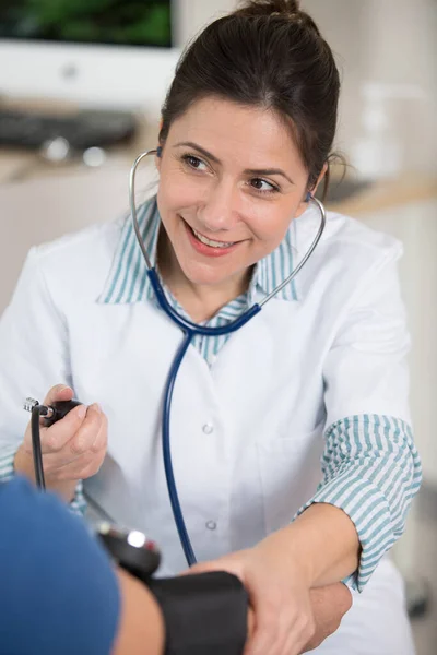Caucasian Young Nurse Girl Taking Blood Pressure Patient — Stock Photo, Image