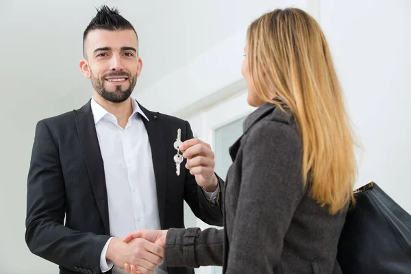 Man Being Given House Key — Stock Photo, Image