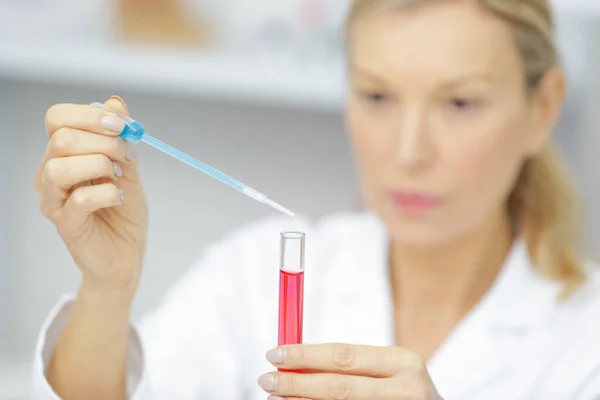 Woman Chemist Taking Sample Chemical Liquid Pipette — Stock Photo, Image