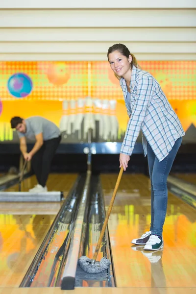 Bowling Personeel Kniezen Goot — Stockfoto