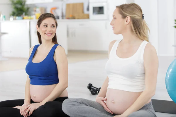 Young Pregnant Women Doing Relaxation Exercise Exercising Mat — Stock Photo, Image