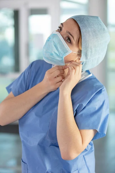 Porträtt Kvinnlig Läkare Kirurg — Stockfoto