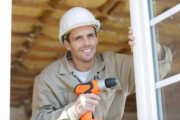 Feliz Sorrindo Construtor Usando Capacete — Fotografia de Stock