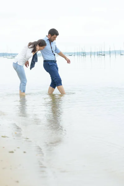 Couple Playing River — Stock Photo, Image