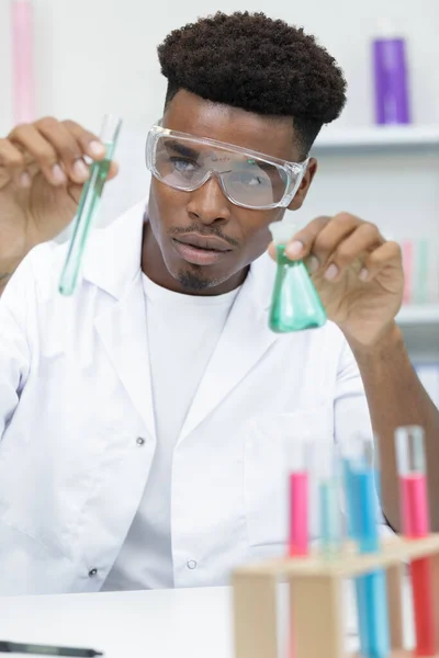 Male Scientist Holding Test Tube Glass Flask — Stock Photo, Image