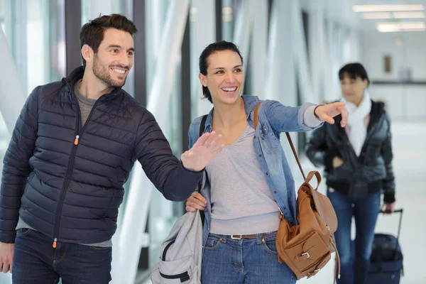 Couple Getting Out Airport — Stock Photo, Image