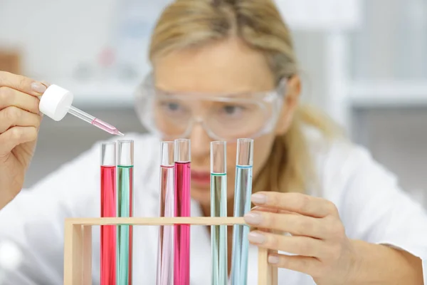 Working Pipettes Lab — Stock Photo, Image