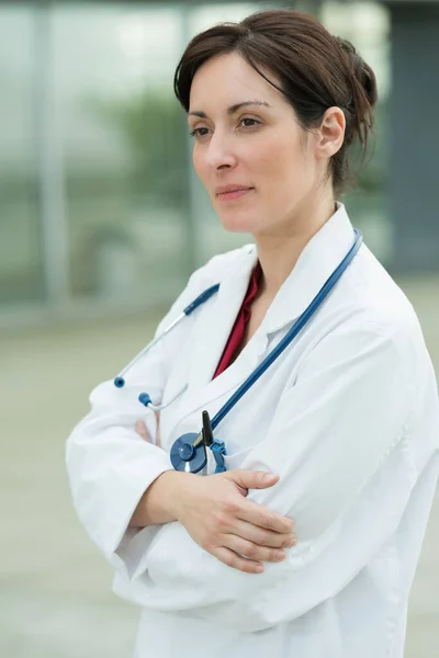 Female Doctor Stood Hospital — Stock Photo, Image