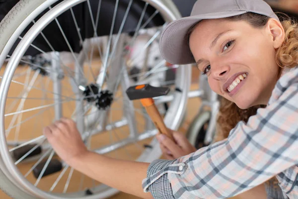 Female Worker Adjusting Brakes Wheelchair — Stock Photo, Image