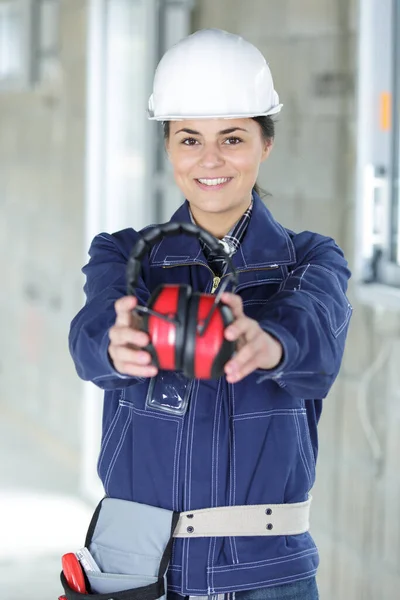Lächelnde Bauarbeiterin Bauarbeiter Porträt — Stockfoto