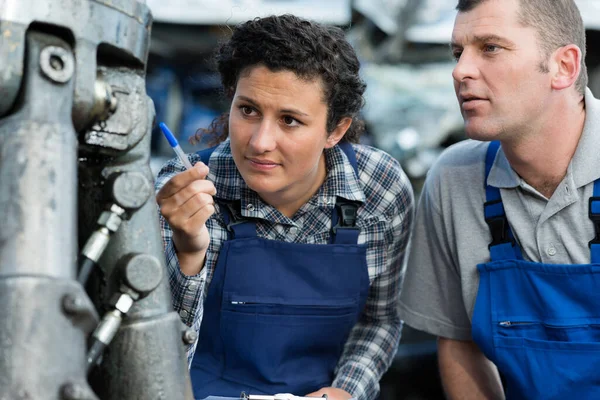 Man Mechanic Woman Checking Something — Stock Photo, Image