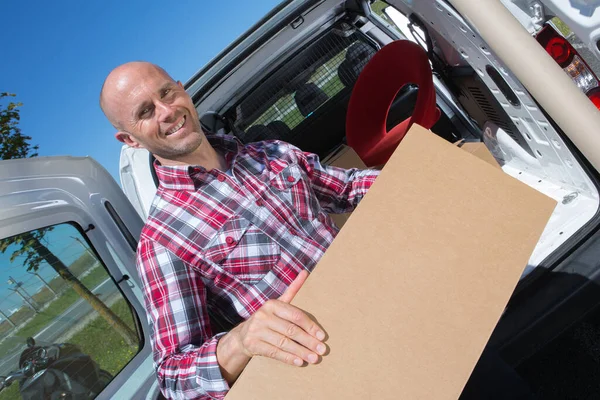 Young Male Deliverer Unloading Boxes Car — Stock Photo, Image