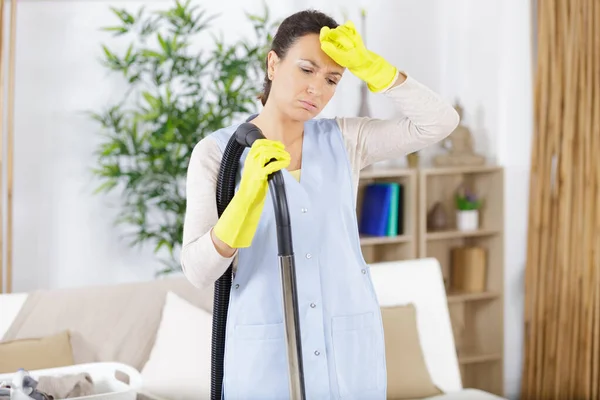 Mulher Tem Que Limpar Casa Ela Preguiçosa — Fotografia de Stock