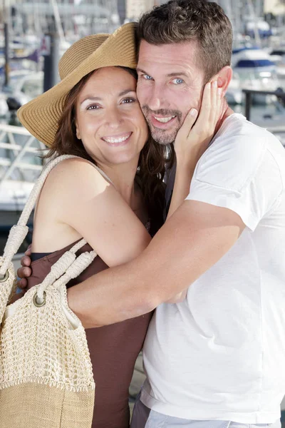 Couple Travelers Sea Yacht Port — Stock Photo, Image