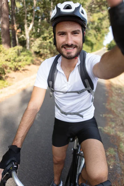 Niesamowite Selfie Strzał Szczęśliwy Człowiek Jazda Rowerze — Zdjęcie stockowe