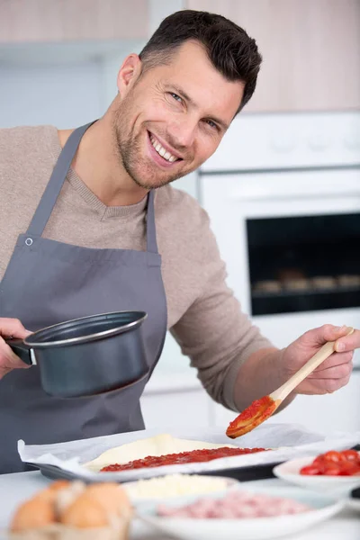 Man Making Pizza Kitchen Together — Stock Photo, Image