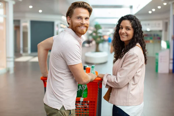 Young Couple Shopping Department Store — Stock Photo, Image