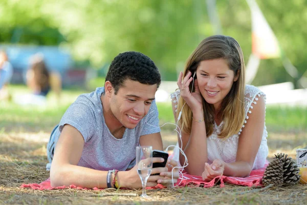 Couple Using Smartphone Outdoors — Stock Photo, Image