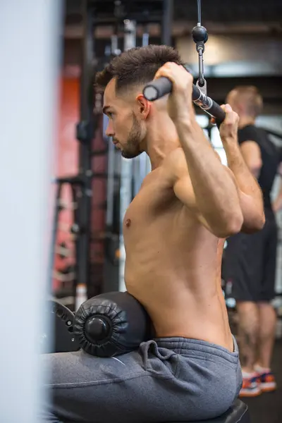 Junger Mann Beim Krafttraining Für Den Rücken Fitnessstudio — Stockfoto