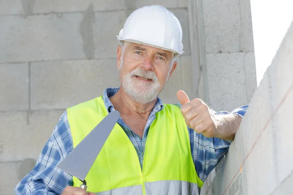 Senior Bauarbeiter Mit Hammer Wände Entfernen Putz — Stockfoto