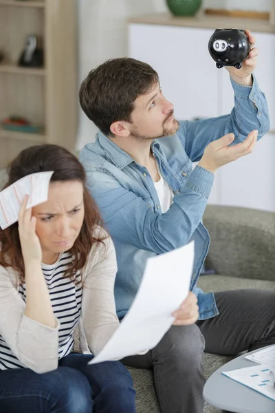 Joven Pareja Casada Con Problemas Financieros Estrés Emocional — Foto de Stock