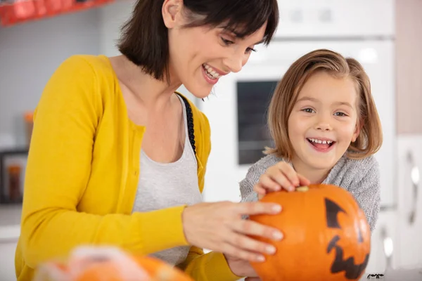 Mother Daughter Preparing Halloween Pumpkin — Stock Photo, Image