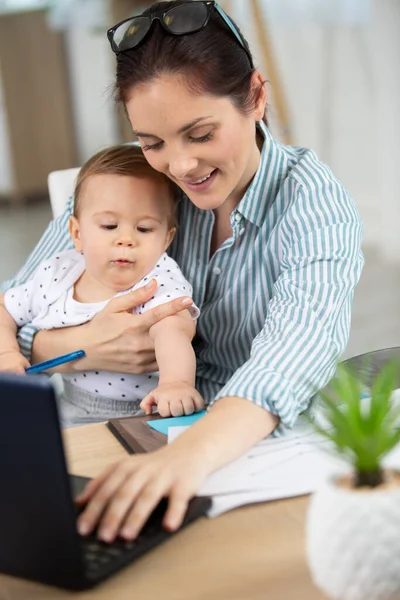 Busy Young Businesswoman Working Laptop Baby Lap — Stock Photo, Image