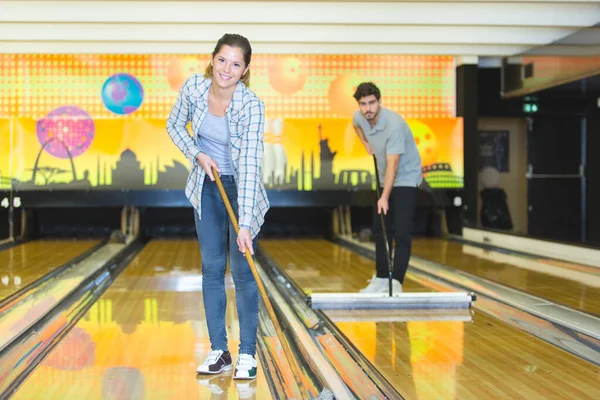 Portrait Man Woman Cleaning Bowling Alley — Stock Photo, Image
