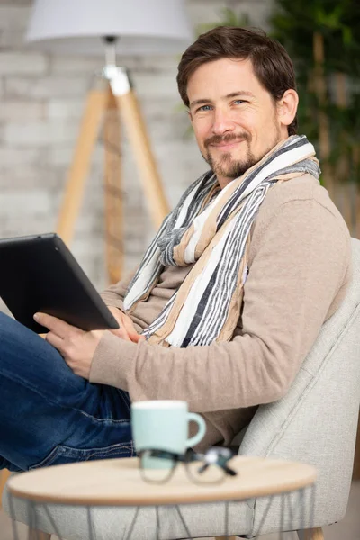 Handsome Man Surfing Tablet Couch — Stock Photo, Image